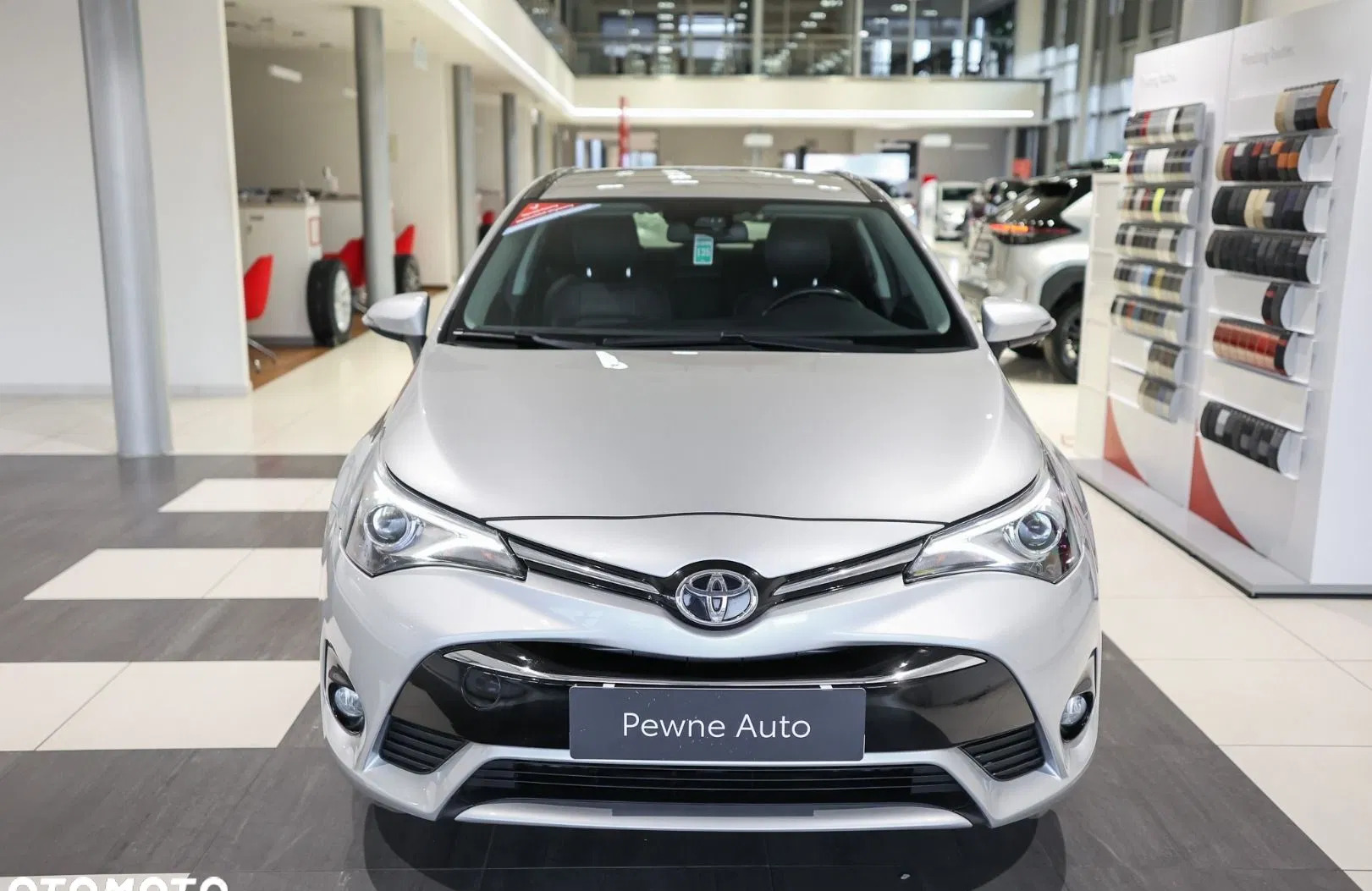 małopolskie Toyota Avensis cena 78850 przebieg: 101018, rok produkcji 2018 z Przedbórz